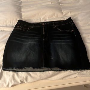 Denim skirt above the knee.Size 17, but fits like a size 12. Stretchy